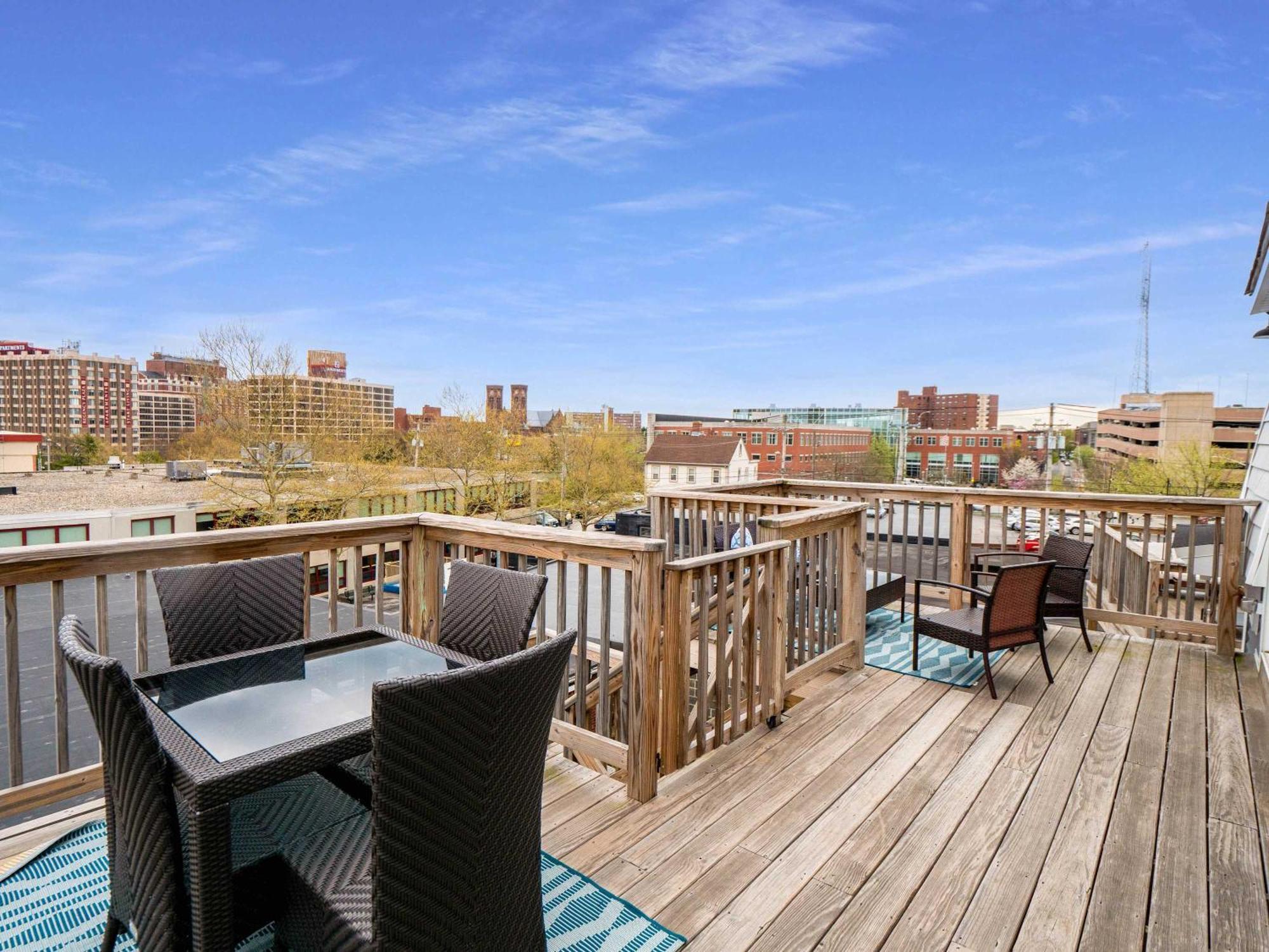 Jennifers Penthouse Panoramic View With Deck Providence